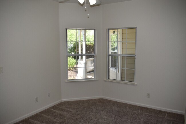 Building Photo - 1785 E Turnberry Ave