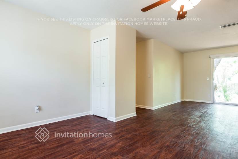 Building Photo - 990 Vincent Dr