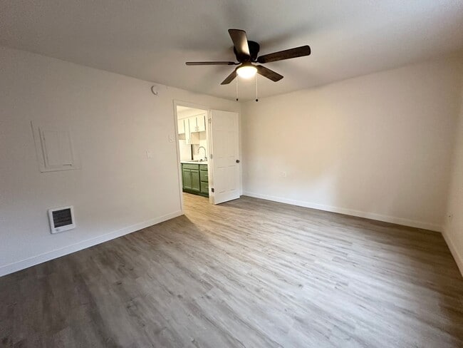 Building Photo - 3 Bedroom Cornelius Duplex, with Lots of Updates!