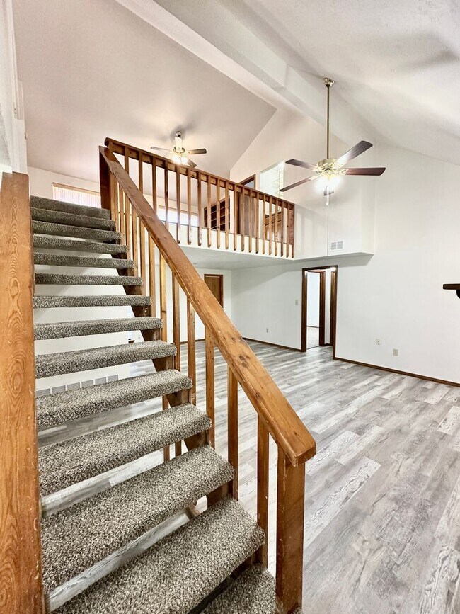 Building Photo - 2502 NE Kingsbriar Pl