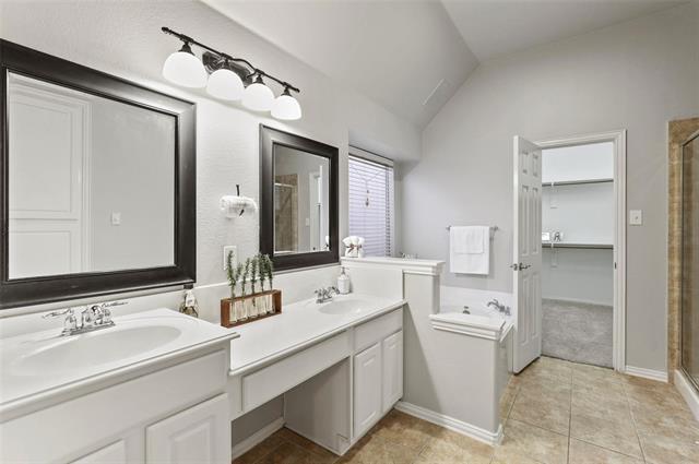 Building Photo - 8604 La Quinta Lane