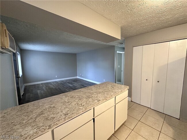 Building Photo - 480 Massillon Rd