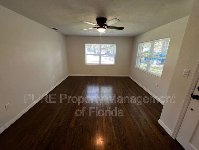 Building Photo - 1220 SE 3rd St