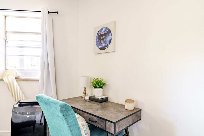 Building Photo - 605 Dennison Ave