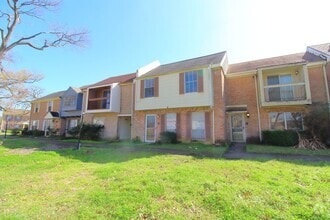 Building Photo - 3206 Briar Ct