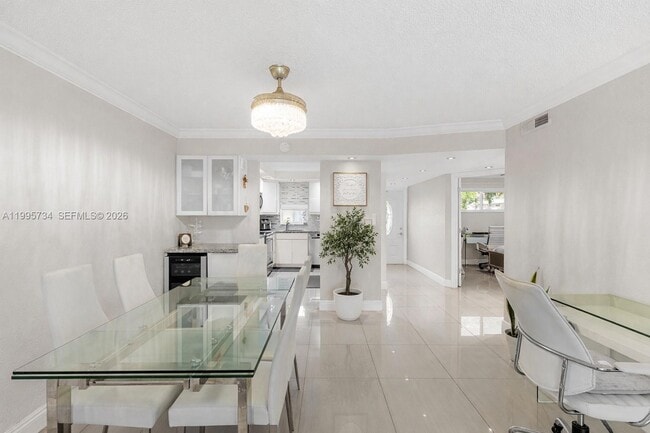 Building Photo - 9200 N Hollybrook Lake Dr