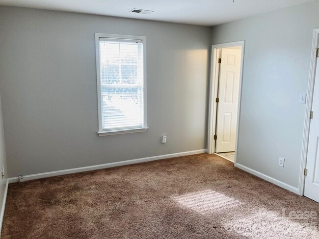 Building Photo - 8004 Strandhill Rd