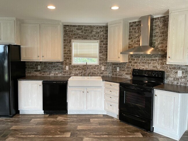 Building Photo - 3 BED, 2 BATH MOBILE HOME LOCATED IN THE DENTON AREA! $1,250 MONTH, $1,250 DEPOSIT.