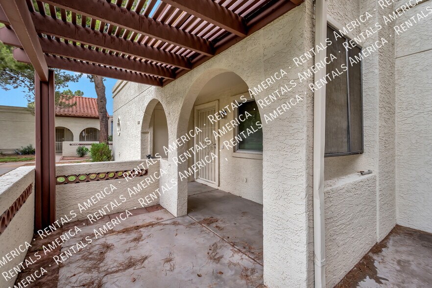 Building Photo - 5136 E Evergreen St