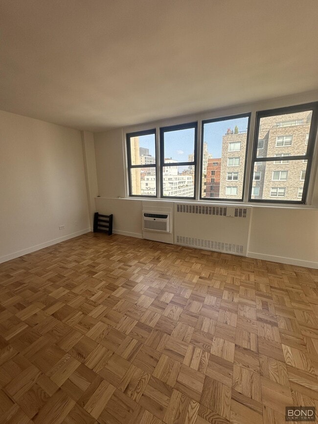 Primary Photo - 435 E 79th St