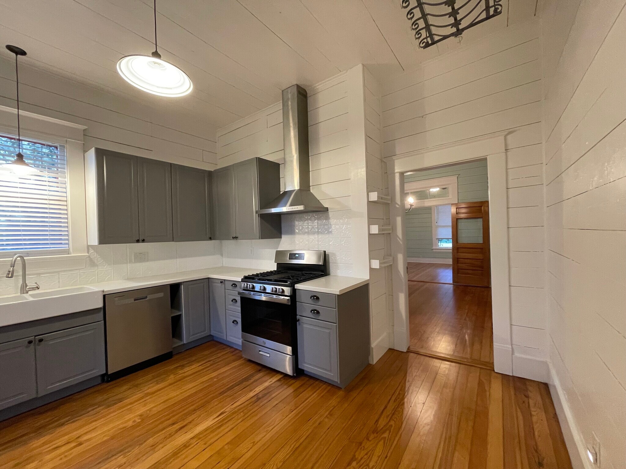 Kitchen with Gas Stove - 1013 W 6th St