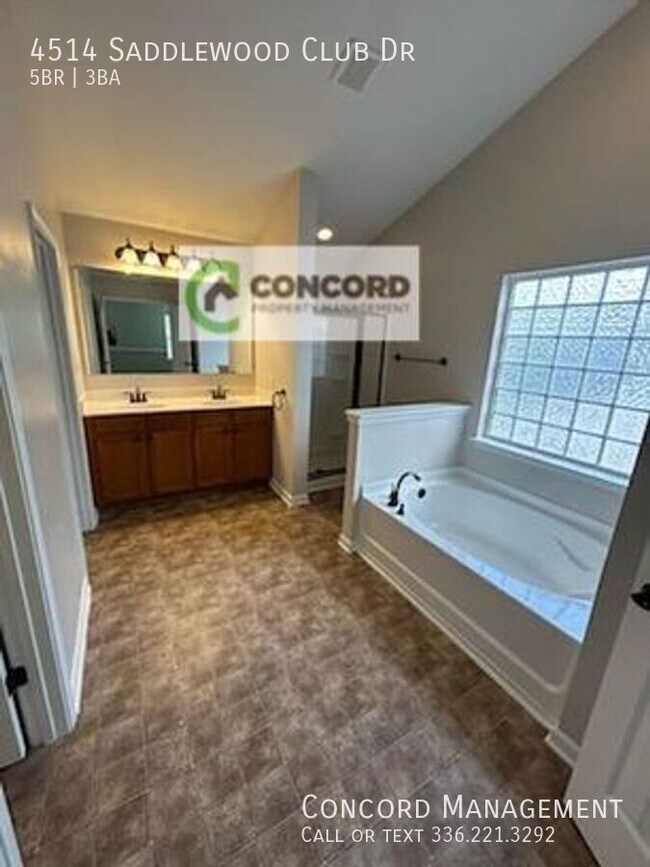 Building Photo - 4514 Saddlewood Club Dr