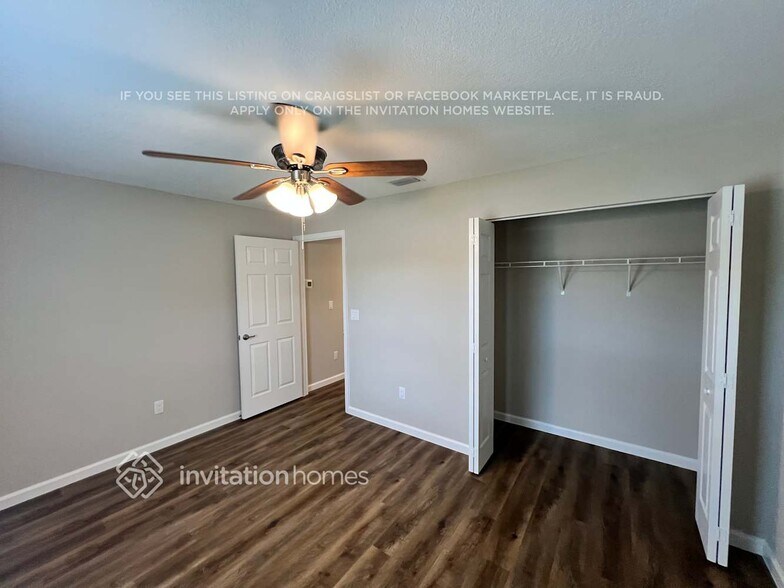 Building Photo - 1702 SW Airoso Blvd