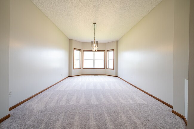 Building Photo - 15515 59th Pl N