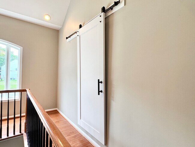 Building Photo - GORGEOUS FORMER MODEL HOME - MINUTES TO QUANTICO