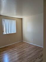 Building Photo - 350 N Silverbell Rd