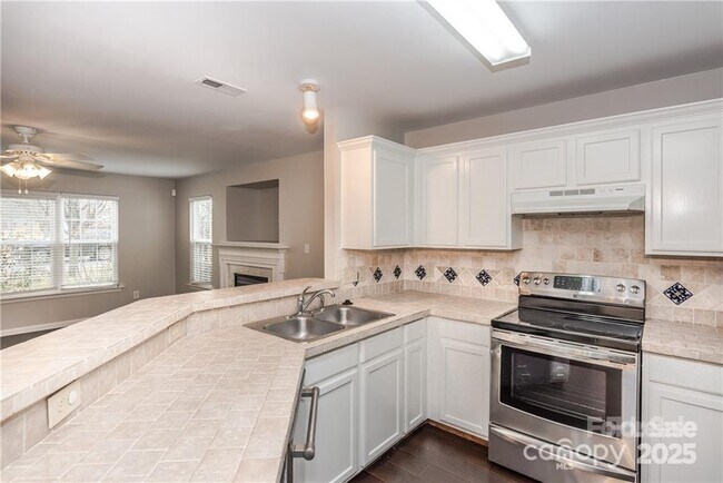 Building Photo - 231 Woodlynn Dr