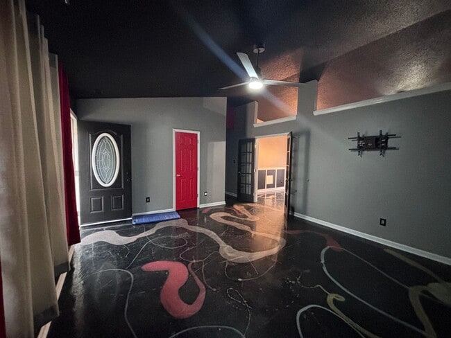 Building Photo - This is a must see!