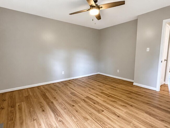 Building Photo - 247 Brookside Ct
