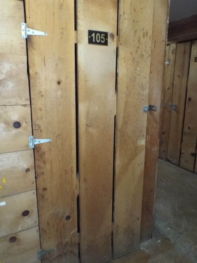 Building Photo - 77 W Central Ave