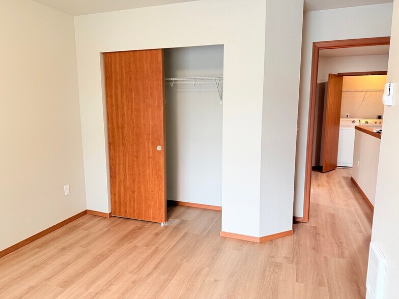 Building Photo - 4337 S Cedar St