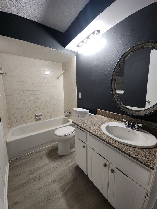 Building Photo - Charming 5 Bedroom Home- Your Path to Homeownership Starts Here!