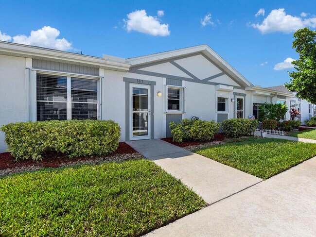 Primary Photo - 6815 Sandtrap Dr