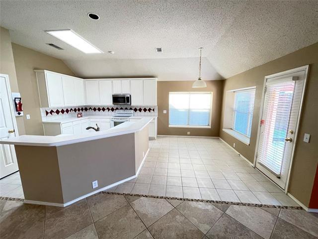 Building Photo - 11082 Clearstream Ln