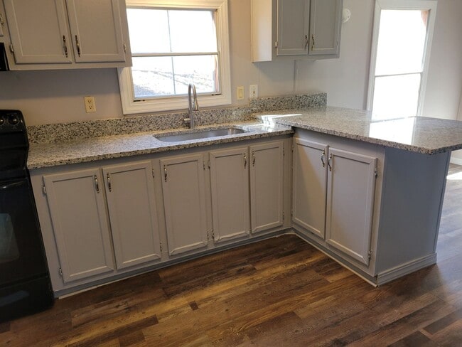 Building Photo - Charming and Peaceful Private Home with Granite Countertops & Wooded Views