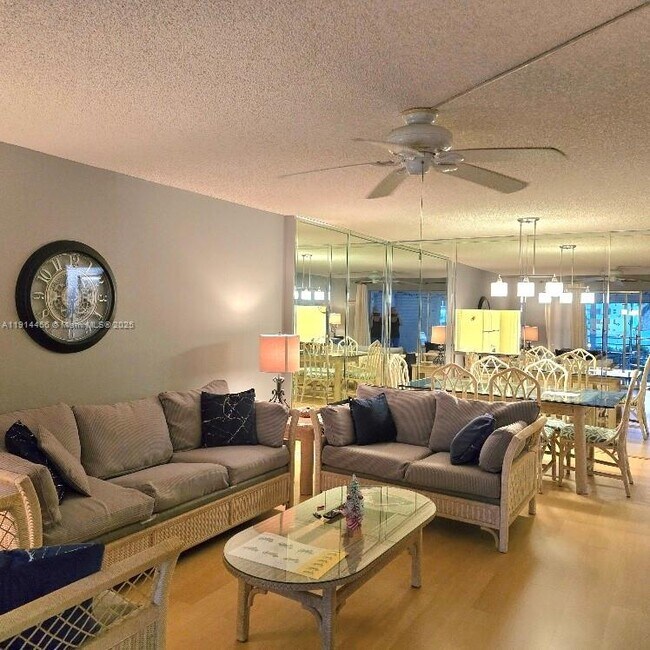 Building Photo - 200 SE 5th Ave