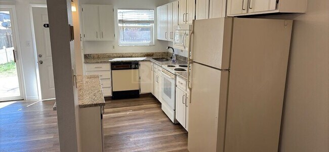 Building Photo - 1706 E 17th St