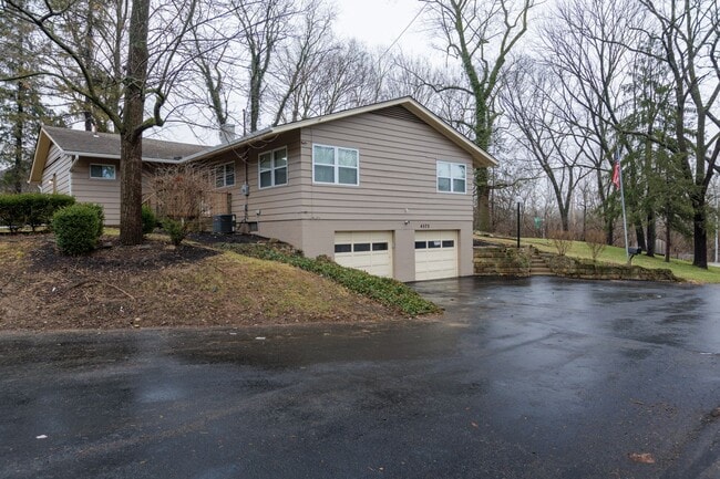 Building Photo - Spacious 2-Bed, 2-Bath Home with Basement – Prime Columbus Location!