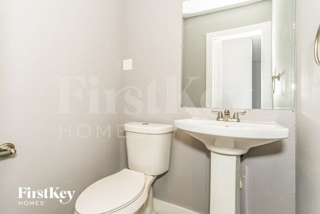 Building Photo - 2626 Fallcreek Dr