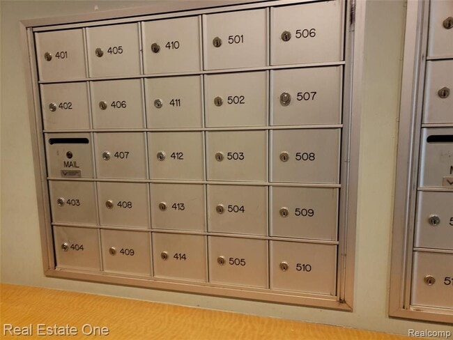 Building Photo - 100 W Fifth St