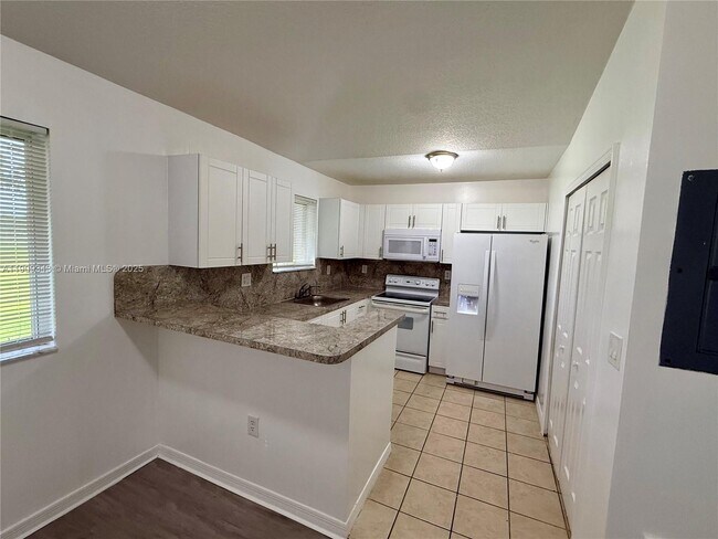 Building Photo - 980 NE 33rd Terrace