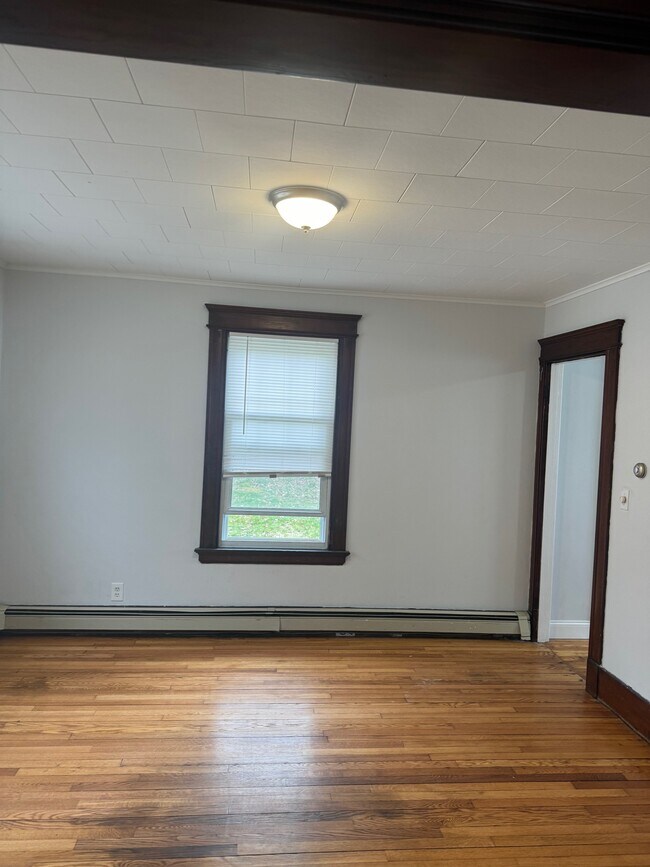 Building Photo - 31 ellesmere Ave