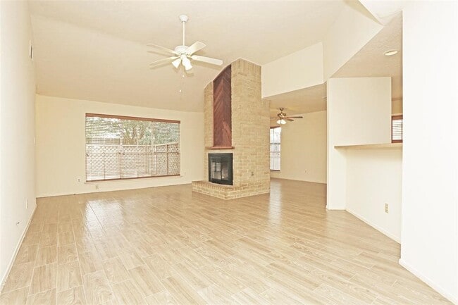 Building Photo - 1302 Silver Morning Dr