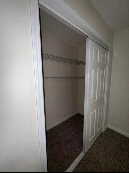 Building Photo - 405 Westcliff Cir