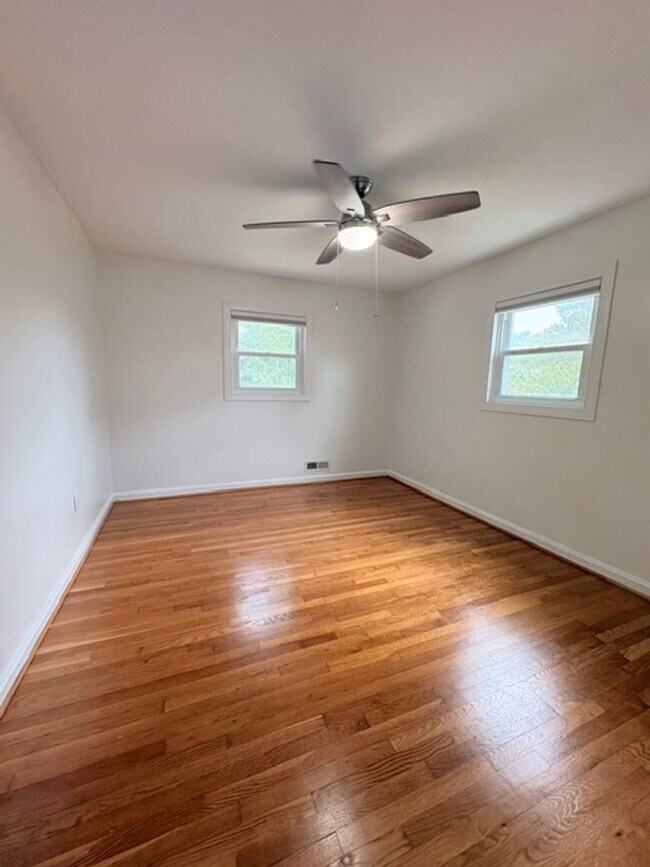 Building Photo - 9714 Admiralty Dr