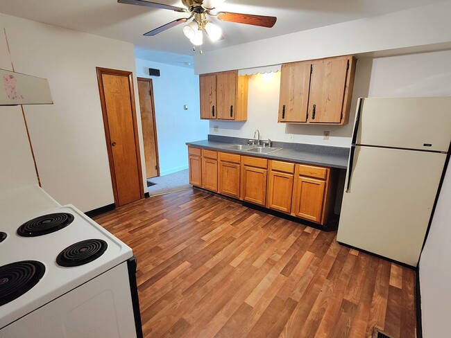 Building Photo - *Clean & Spacious 1BR/1BA Apartment Available in Mt. Washington*