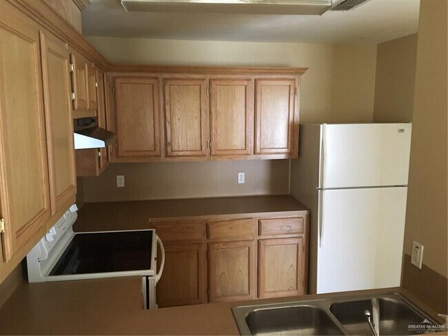 Building Photo - 27 Lilia Dr