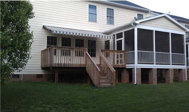 Building Photo - Beautiful 5 bedroom Executive Home In Wakefield