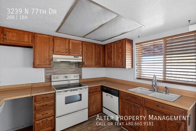 Building Photo - 3239 N 77th Dr