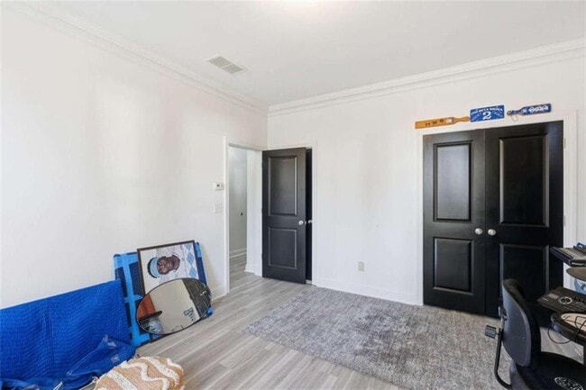 Building Photo - 9931 Mancunian Way