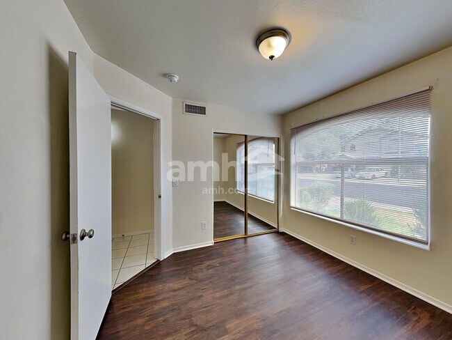 Building Photo - 12837 W Edgemont Ave