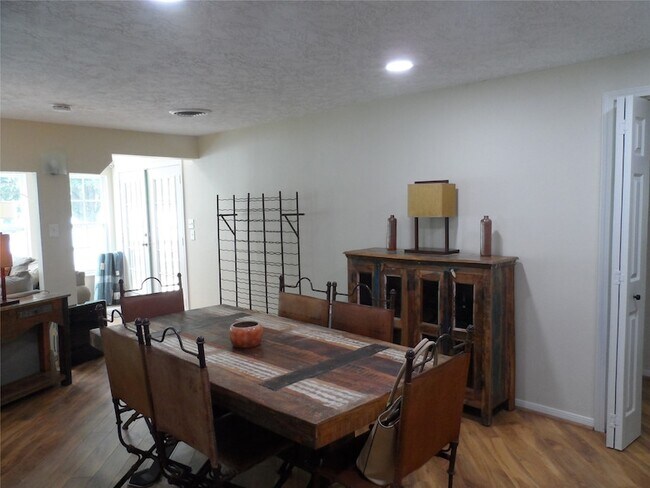 Building Photo - 13545 Northshore Loop