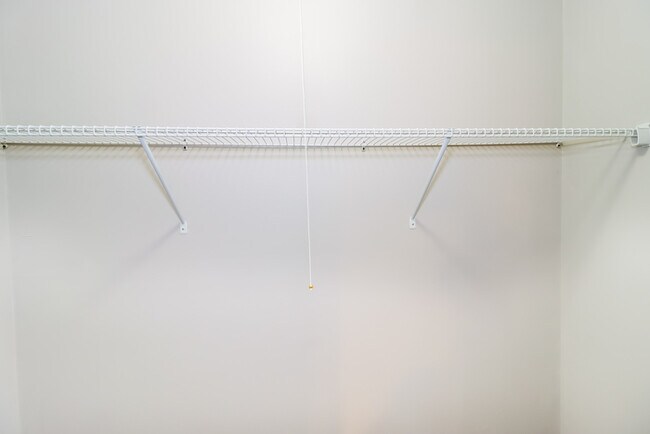 Building Photo - Fantastic 3bd/2ba home! Coming soon!