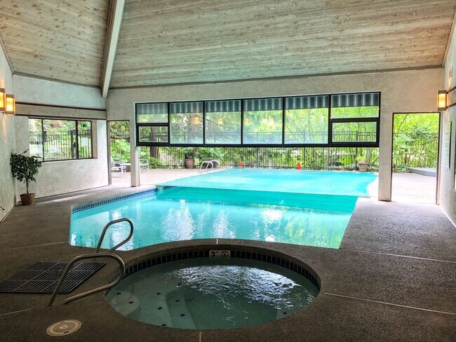 Building Photo - Spacious 2db, 2ba Condo Downtown Bellevue in Tranquil Setting