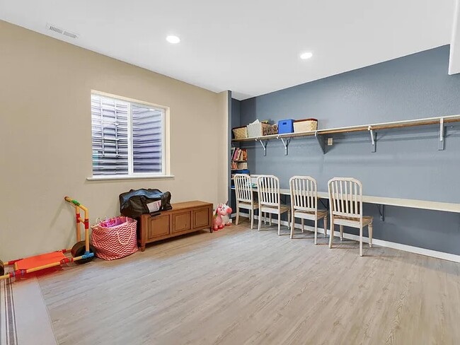 Building Photo - 1185 Gold Hill Mesa Dr