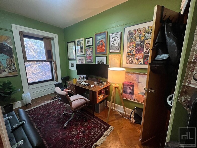 Building Photo - 2BR 1BA Sunny Top Floor Sprawling Brownstone On Clinton Hill / Bedstuy Border